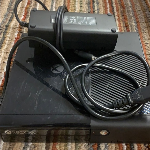 Xbox 360 - Picture 1 of 1